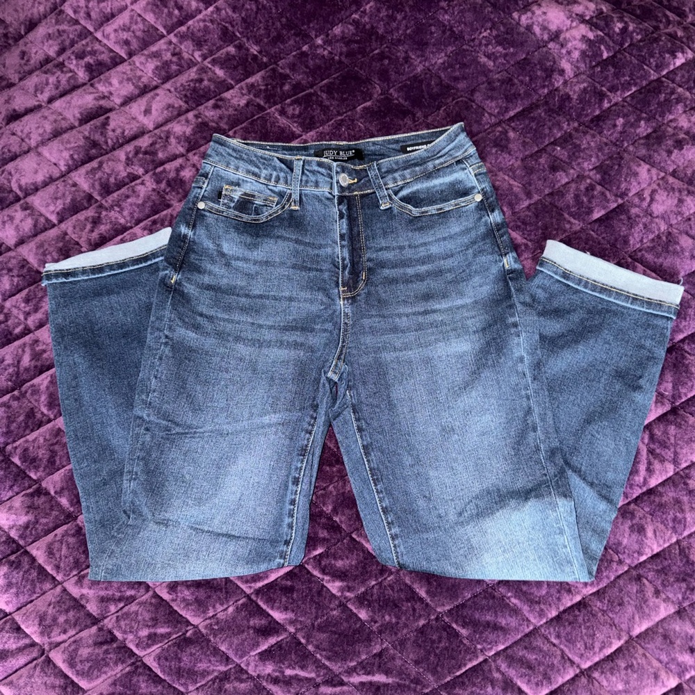 Judy Blue Boyfriend Fit Mid-Blue Jeans